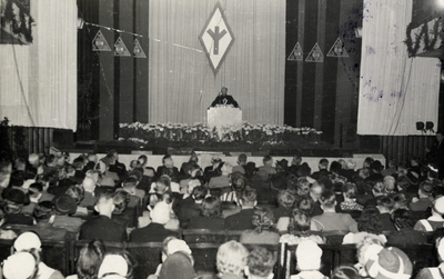 97909 Afbeelding van ir. A.A. Mussert (leider van de Nationaal Socialistische Beweging, N.S.B.) tijdens zijn toespraak ...